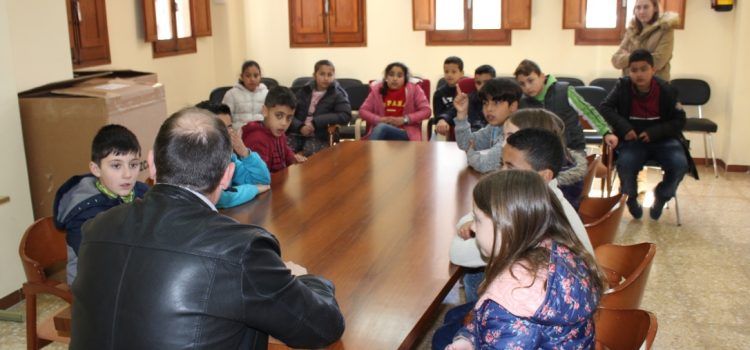 Els alumnes del CEIP Albert Selma visiten l’Ajuntament de Sta. Magdalena