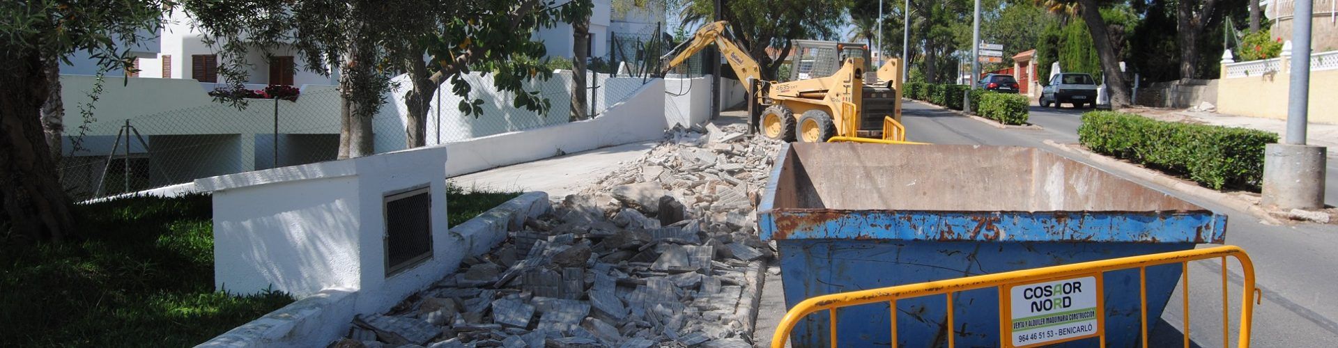 Alcossebre condiciona voreres i remodela el carrer Rench