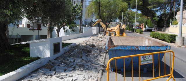Alcossebre condiciona voreres i remodela el carrer Rench