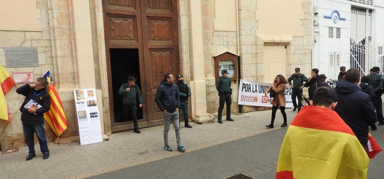 Protestes per la visita de Joan Tardà