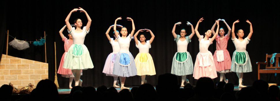 Actuación del grupo de ballet del Casal Jove y la escuela de Valentina Fernández