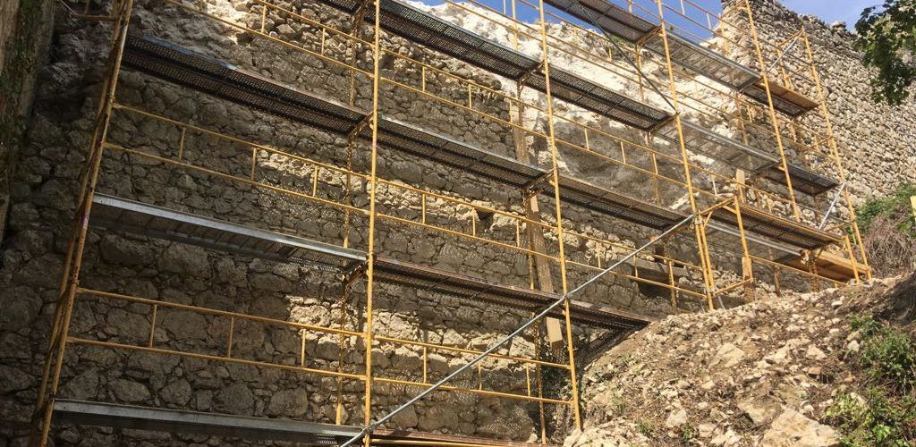 Moragues anuncia el inicio de obras de emergencia en una de las murallas del entorno del Parador de Morella