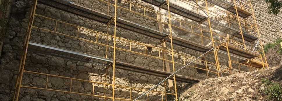 Moragues anuncia el inicio de obras de emergencia en una de las murallas del entorno del Parador de Morella 