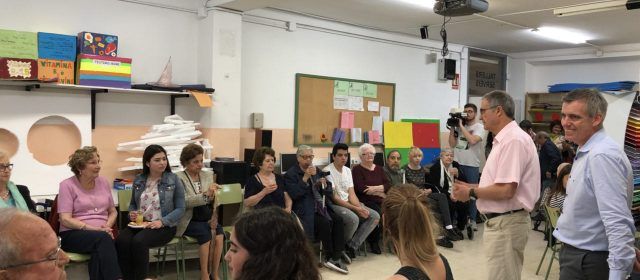 Alumnes de l’Institut Montsià fan acompanyament telefònic a majors de 70 anys