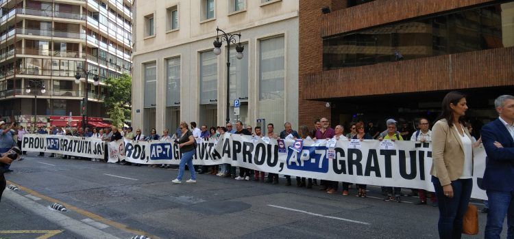 La plataforma veïnal per l’AP-7 GRATUÏTA JA! es manifesta a València