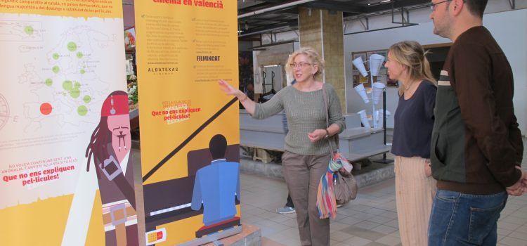 El Mercat acull una exposició que reivindica la utilització del valencià al cinema