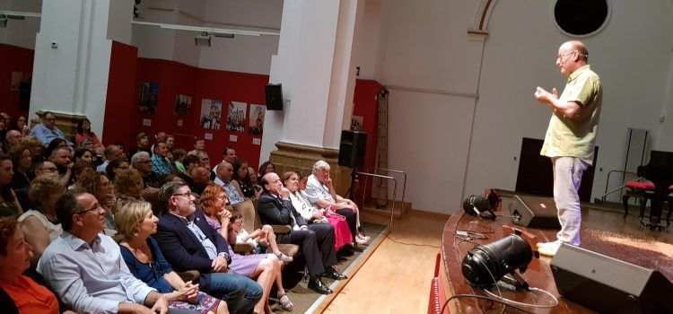 Tian Gombau realitzarà una gira per Àsia, Amèrica i Europa amb la seua companyia teatral