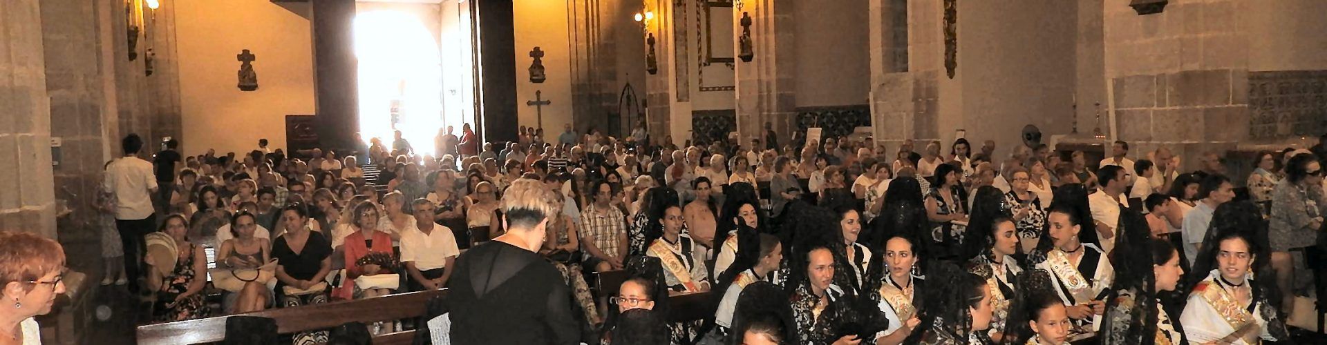 Cercavila abans de la missa de Sant Joan