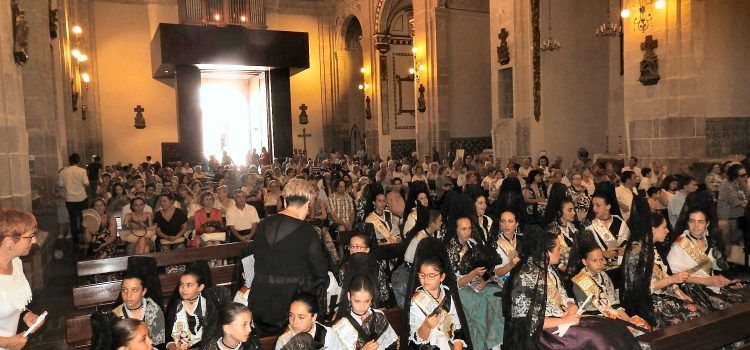 Cercavila abans de la missa de Sant Joan