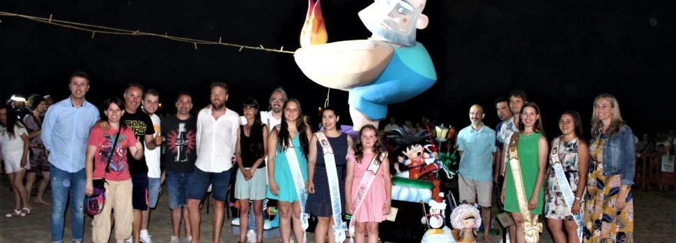 Nit de Sant Joan a Benicarló amb cremà d’una especial foguera
