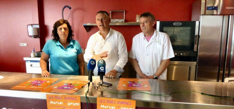 Comerç presenta la nova campanya de xecs regal del Mercat Municipal
