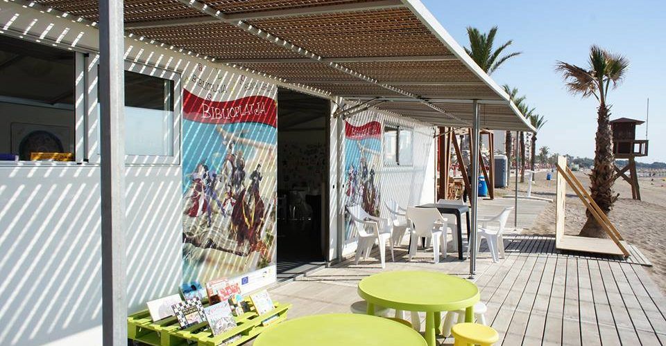 La Biblioplatja obri avui les seves portes