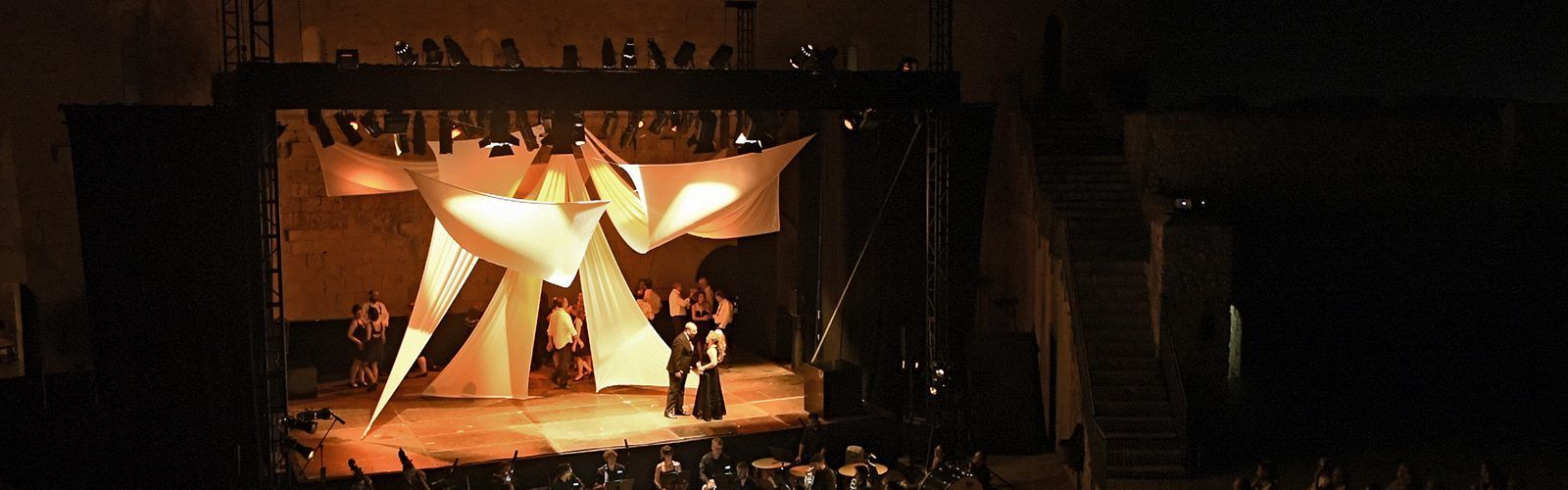 La Diputación refuerza la programación del Castillo de Peñíscola con  ‘La Bohème’ y ‘Las Bodas de Fígaro’