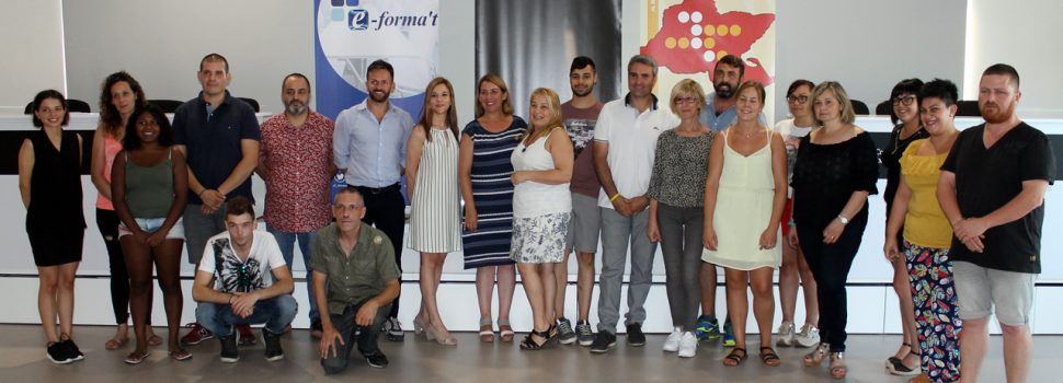 Professionals de la restauració aprenen tècniques de cocteleria a l’espai de cuina d’EbreTerra
