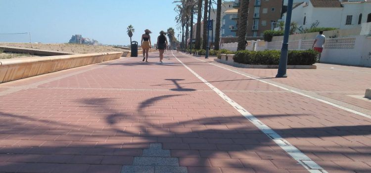 Peñíscola consensúa medidas con los vecinos para el carril bici en el Paseo Marítimo