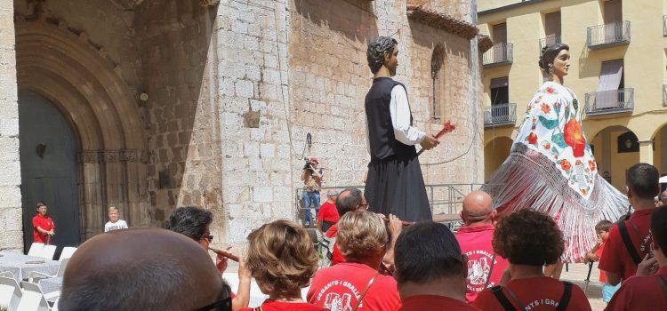 Els gegants encenten les festes d’Ulldecona
