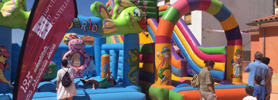 La Diputación está llevando parques infantiles a 104 pueblos pequeños este verano