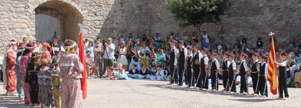 Peñíscola homenajea a sus mayores con los bailes tradicionales