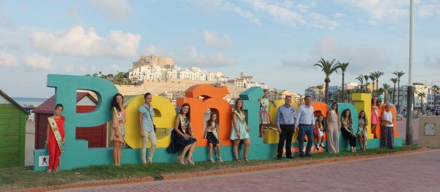 Peñíscola en tamaño XL en el Paseo Marítimo