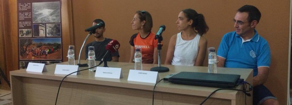 El secretari de l’Esport i la campiona mundial Ragna Debats a la presentació del Trail Zone a la Sénia
