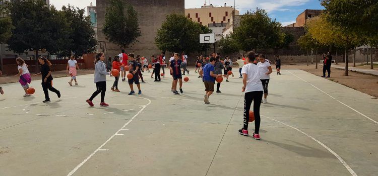 Jugadors americans de bàsquet visiten el col·legi Assumpció