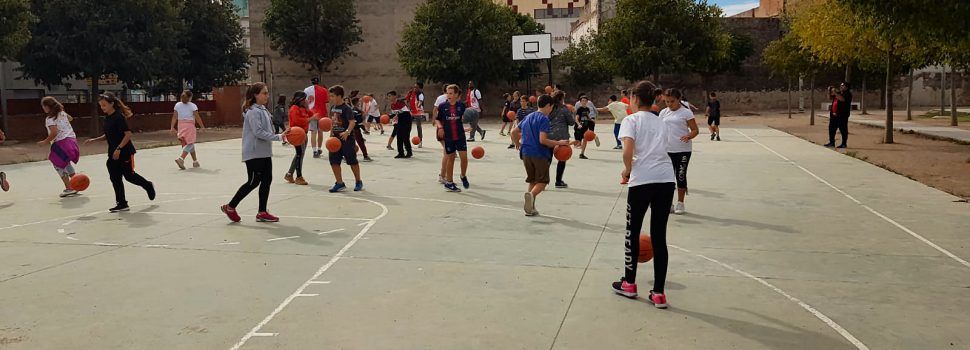 Jugadors americans de bàsquet visiten el col·legi Assumpció