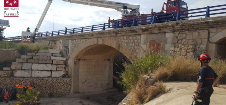 Rescatada una mujer caída desde un puente de la antigua N-340 en Vinaròs