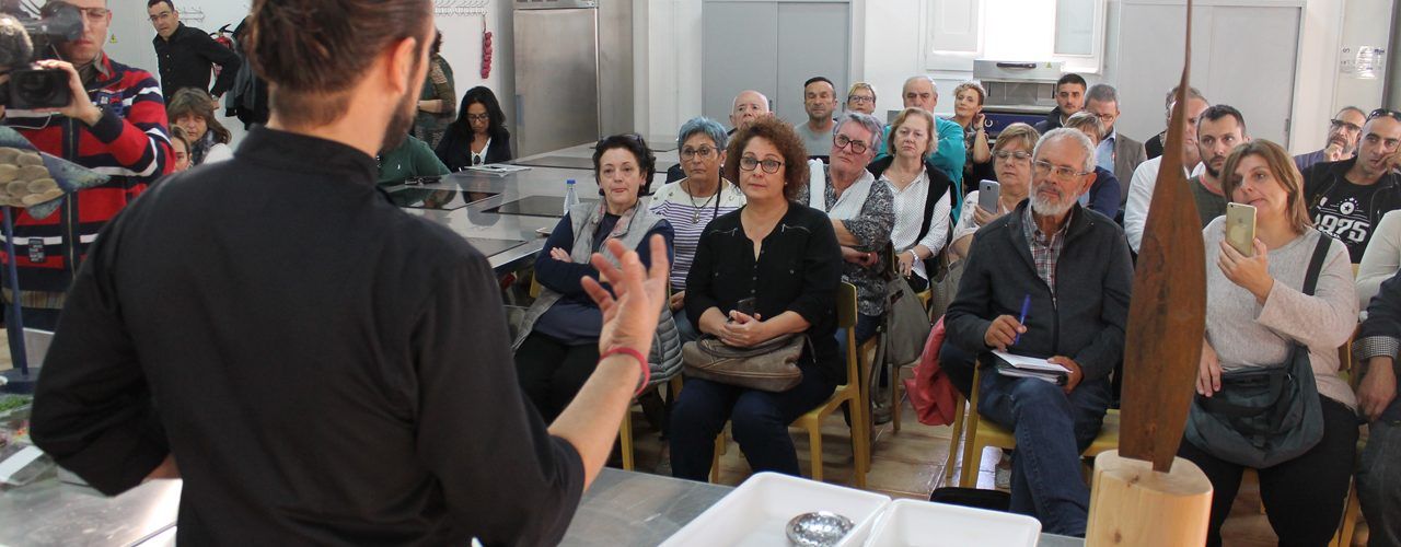 El cuiner Albert Guzmán presenta a EbreTerra noves propostes culinàries fetes amb cranc blau