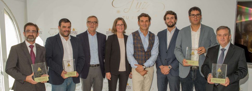 Morella recibe una placa conmemorativa de manos de Ferrero Rocher