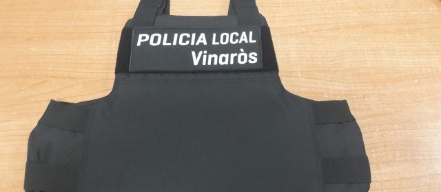 La policia local de Vinaròs es protegeix amb més armilles antibales