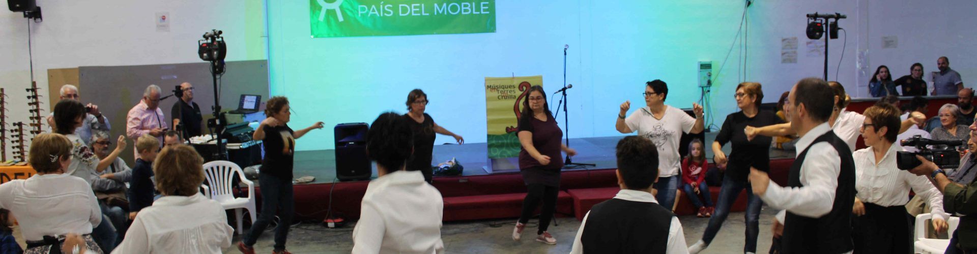 El festival de música de la Sénia arrenca a ritme de jota i ara seguirà amb la formació