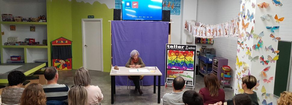 Taller de formació per a pares i mares a El Plumier de Vinaròs