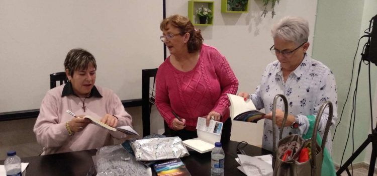 Pilar Bellés y M.Ángeles Ortí presentan su libro ante las amas de casa de Vinaròs
