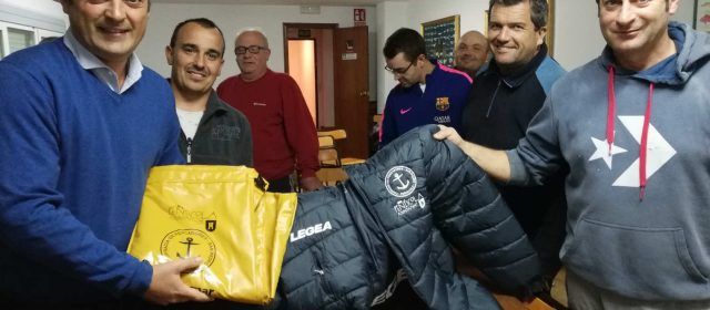 L’Ajuntament de Peníscola col·labora amb la Confraria de Pescadors en l’etiquetat del peix de subhasta i la indumentària de treball dels mariners