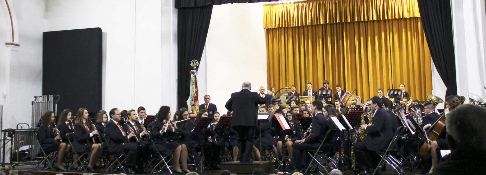 La banda simfònica de La Alianza de Vinaròs creix amb 13 nous músics