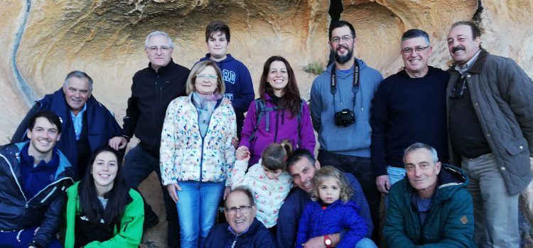 Fill i nets visiten l’abric que va descobrir Manolo Centelles