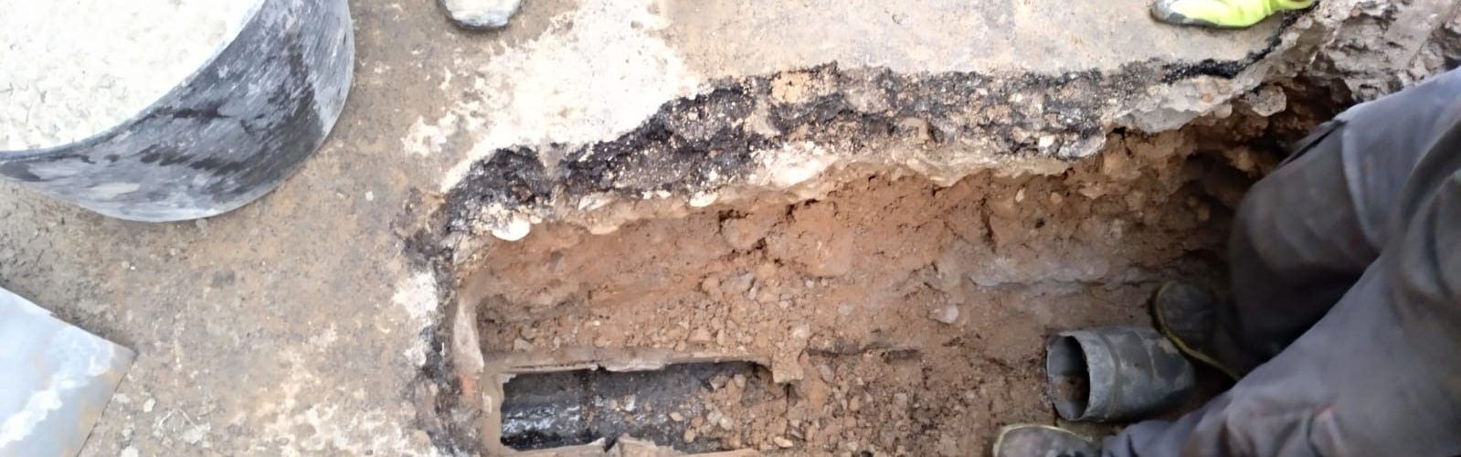 Aparece un socavón en la calle Sant Gregori de Vinaròs