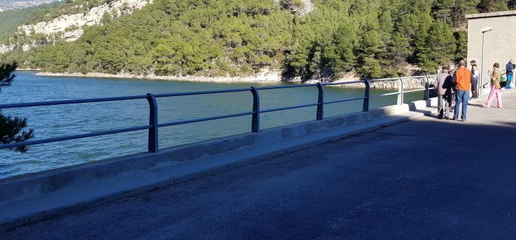 L’embassament d’Ulldecona ple d’aigua i de visitants