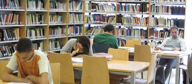 La Biblioteca de Benicarló obrirà els caps de setmana fins al 27 de gener per donar servei als estudiants
