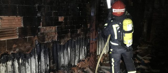 Incendio en un edificio en construcción abandonado de Benicarló