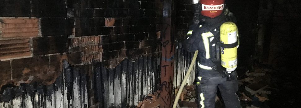 Incendio en un edificio en construcción abandonado de Benicarló