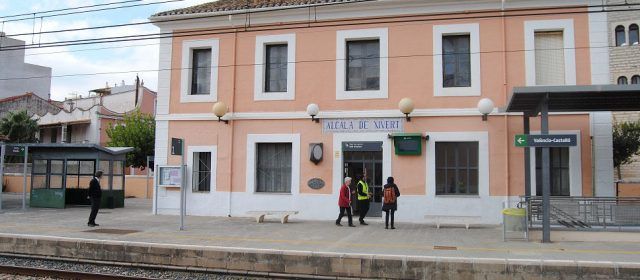 ADIF es compromet a resoldre l’accessibilitat de l’estació d’Alcalà en un termini de mesos