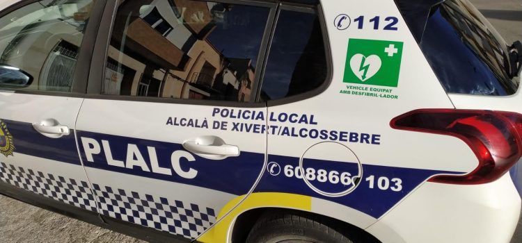 La Policia Local d’Alcalà-Alcossebre incorpora desfibril·ladors al seus cotxes patrulla