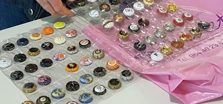 Aficionats de Tarragona i Castelló intercanvien plaques de cava