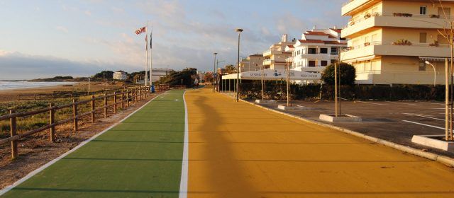 Alcossebre guanya espai per a vianants i bicicletes a primera línia de platja