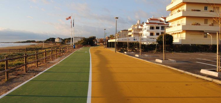 Alcossebre guanya espai per a vianants i bicicletes a primera línia de platja