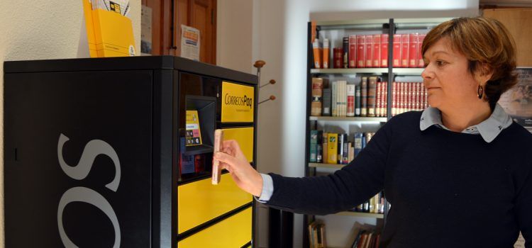 Morella estrena el servei Citypaq de Correus a la Biblioteca