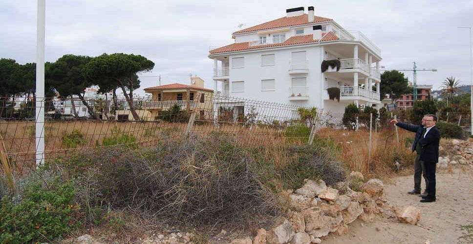 Alcossebre suma un nou aparcament gratuït entre les platges del Carregador i Romana