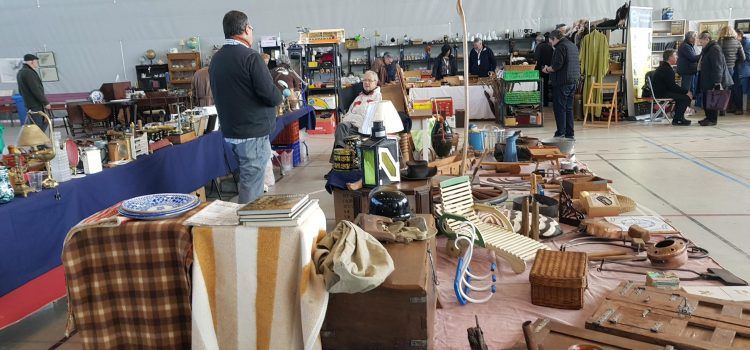 Més de 18.000 peces en la fira d’antiguitats de Tortosa