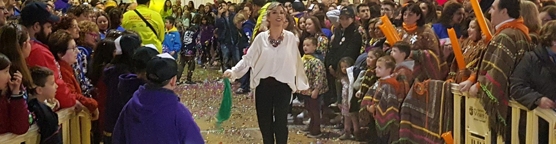 Las reinas estrenan sus bandas e inauguran el Carnaval de Vinaròs